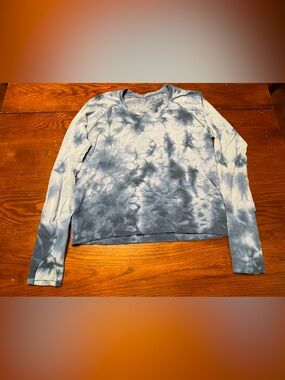 lululemon athletica Blue Tie-Dye Long Sleeve Tee size 6